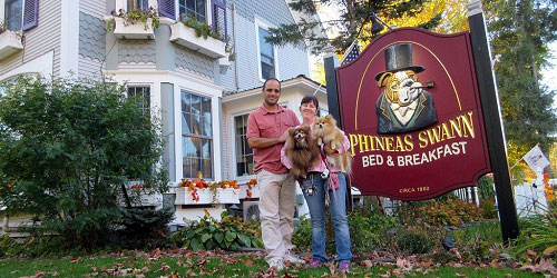 Innkeepers & the Dogs - Phineas Swann Inn & Spa - Montgomery Center, VT