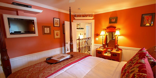 Romantic Red Room - Phineas Swann Inn - Montgomery Center, VT